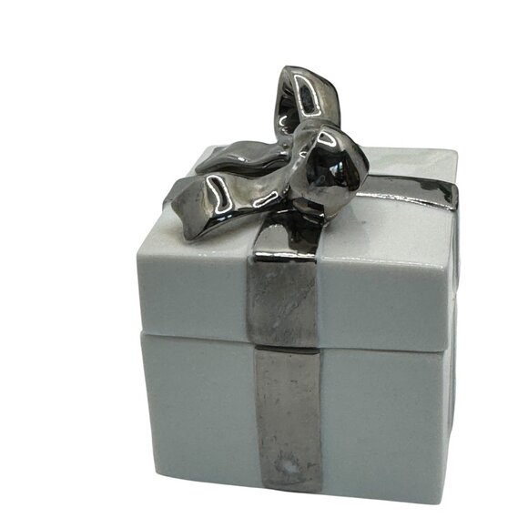 Lefton Porcelain Gift Box Shaped Trinket Holder With Silver Bow Accent - Picture 5 of 9